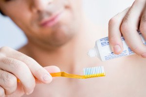Чем чистить зубы после имплантации