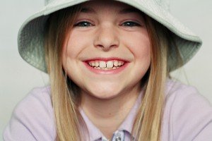 лечение или удаление молочных зубов
